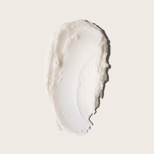 Everist the shampoo concentrate - White cream swatch on a beige background