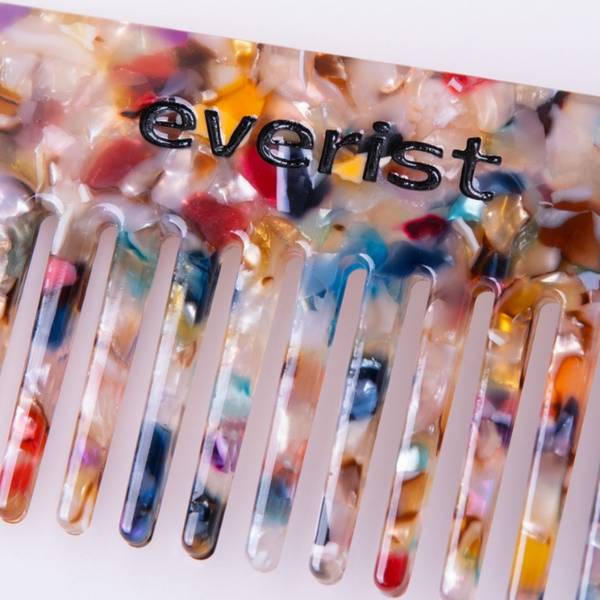 Close up of the confetti comb by Everist