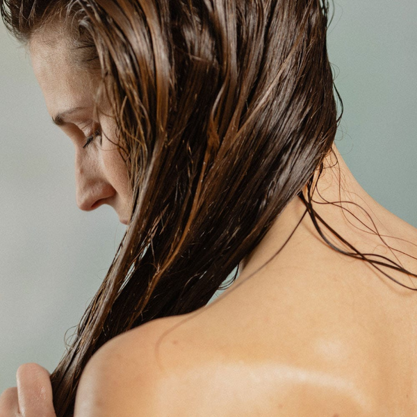 Person using Rocky Wild Kindness Conditioner